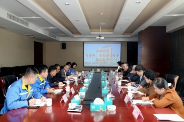 商務(wù)部駐杭特辦特派員劉福學(xué)攜浙江省商務(wù)廳黨組成員、總經(jīng)濟(jì)師朱軍一行蒞臨景興紙業(yè)考察調(diào)研